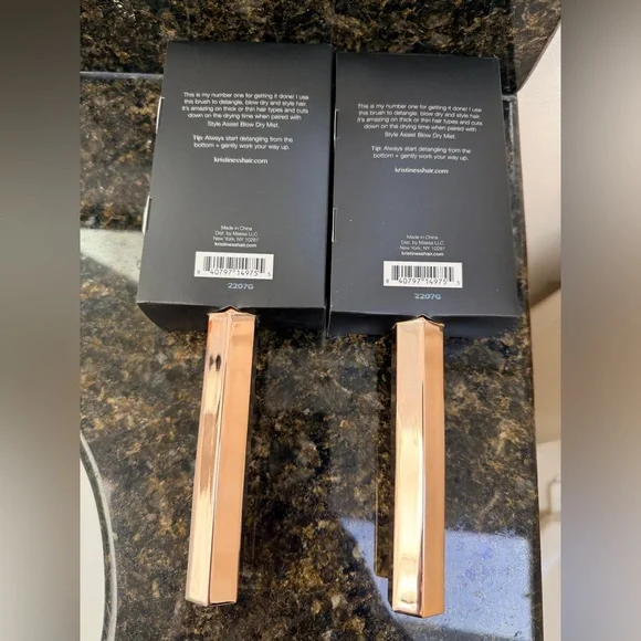 Kristin Ess Assist Large Detangling Hair Brush with Flexible Bristles (LOT 2) - Picture 2 of 4